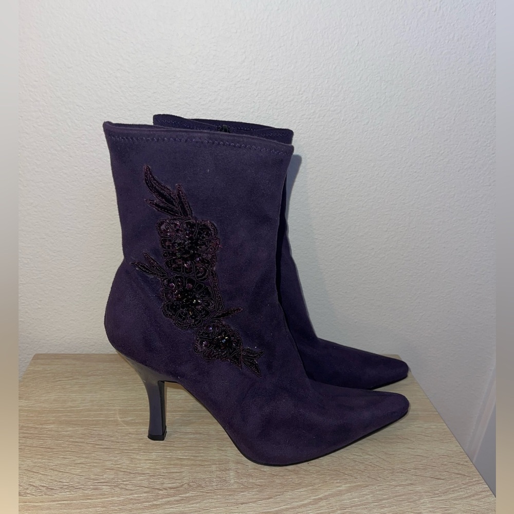 Embroidered purple suede ankle pointed toe booties